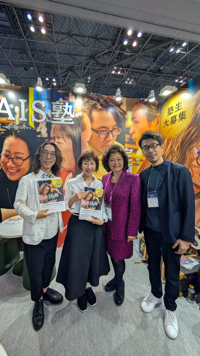 AIS塾初出展❢